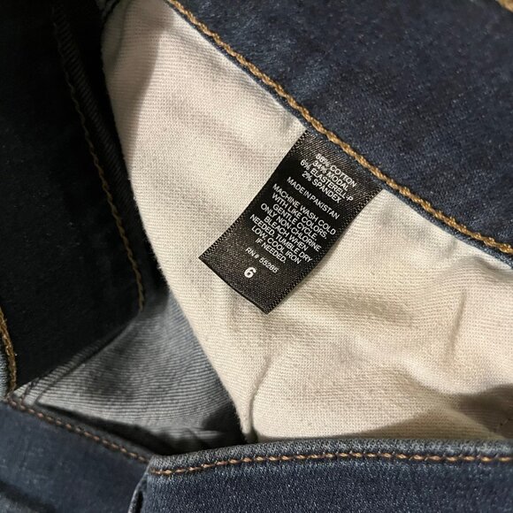 Express High Waisted Cuffed Denim Shorts - Picture 3 of 4